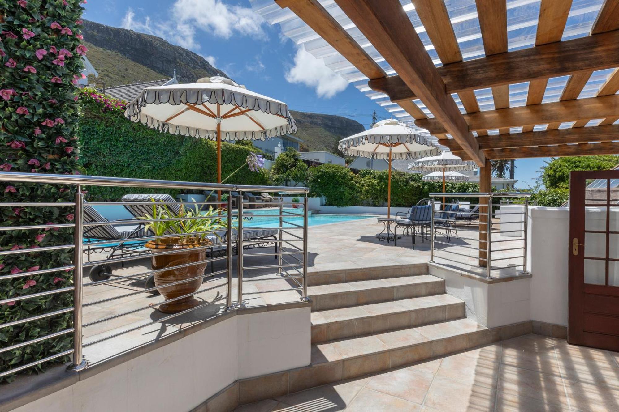St James Guest Houses Калк Бей Екстериор снимка