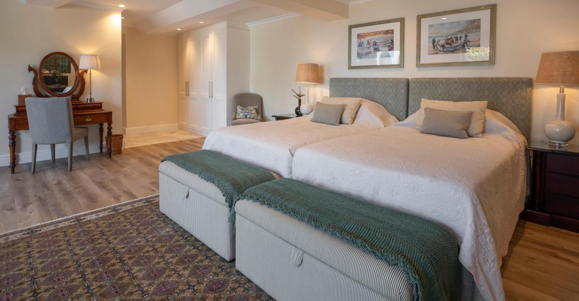 St James Guest Houses Калк Бей Екстериор снимка