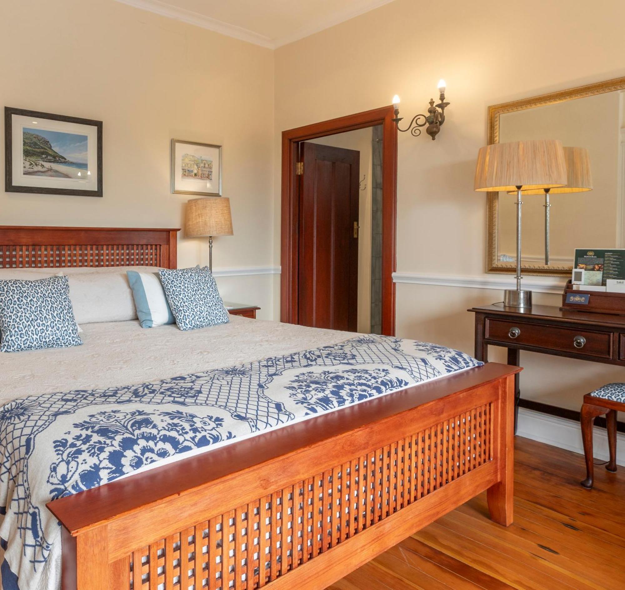 St James Guest Houses Калк Бей Екстериор снимка