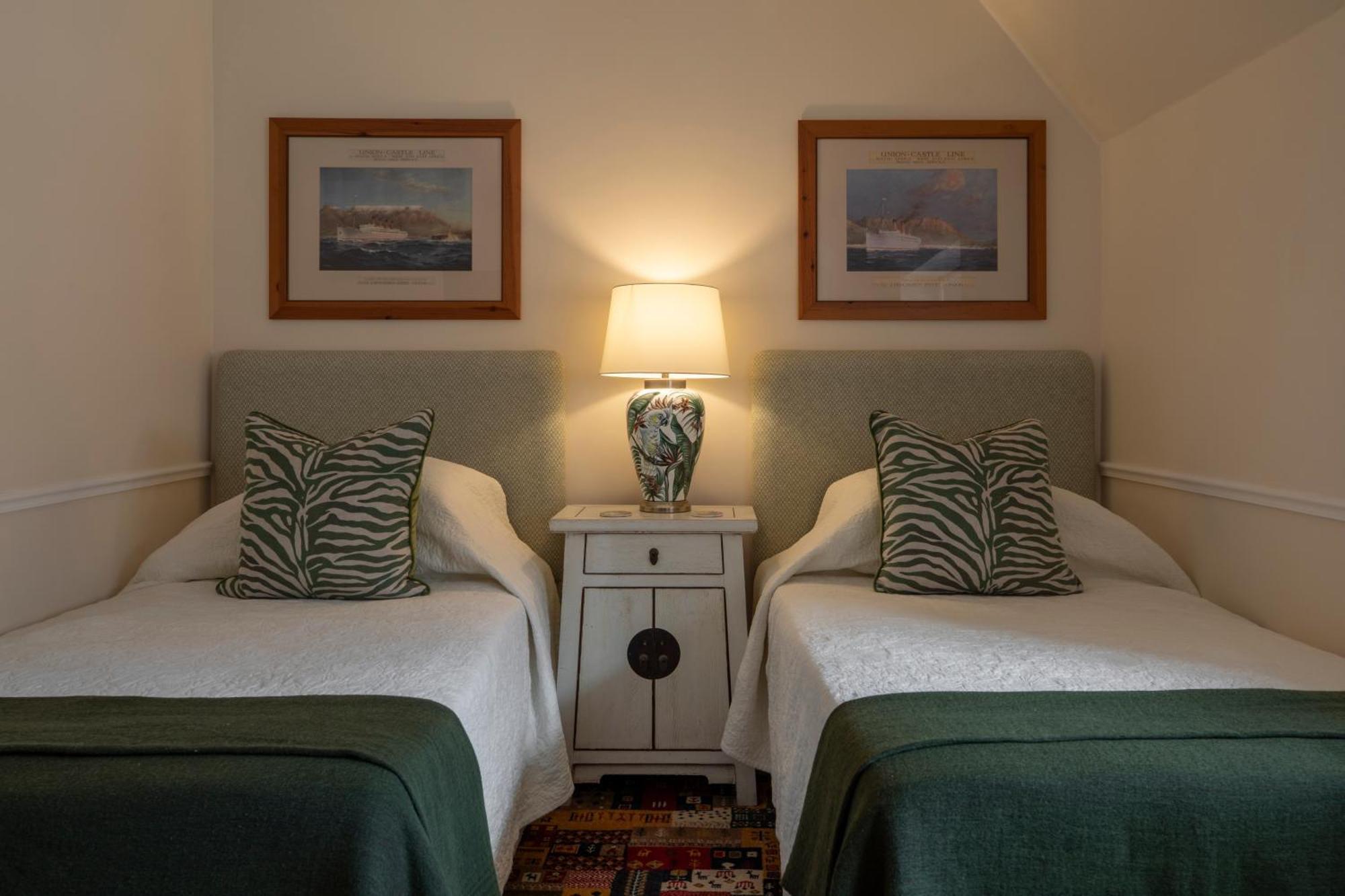 St James Guest Houses Калк Бей Екстериор снимка